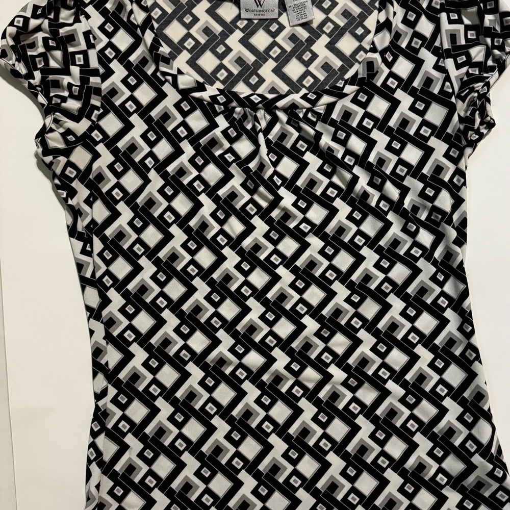 Worthington Black and White Fitted  Blouse